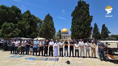 عشرات الآلاف يأدون صلاة الجمعة وأول أيام ذي الحجة في المسجد الأقصى المبارك