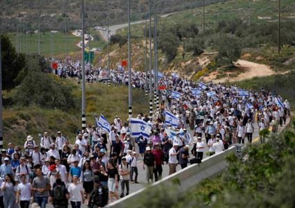 مستوطنون ينظمون مسيرة استفزازية شمال رام الله