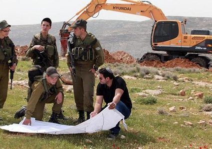 الجدار والاستيطان: الاحتلال يستولي على 385 دونما من أراضي المواطنين في الخليل