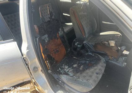 تضرر مركبة جراء حرقها من قبل المستوطنين في بلدة قصرة جنوب نابلس