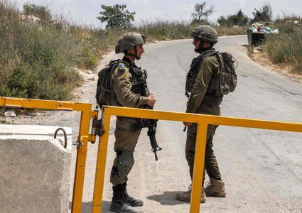 الاحتلال ينصب حاجزا عسكريا شمال رام الله