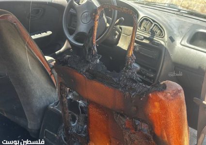 تضرر مركبة جراء حرقها من قبل المستوطنين في بلدة قصرة جنوب نابلس