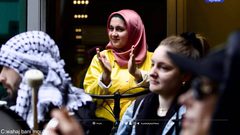 طلاب في مدينة لاهاي الهولندية يتظاهرون لمطالبة الجامعات بقطع العلاقات مع الاحتلال