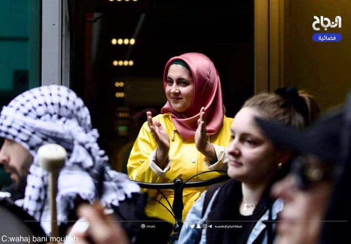 طلاب في مدينة لاهاي الهولندية يتظاهرون لمطالبة الجامعات بقطع العلاقات مع الاحتلال