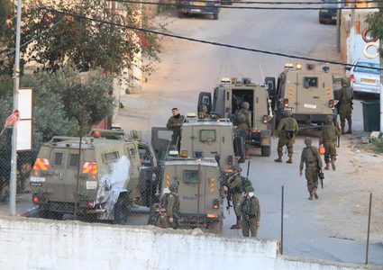 الاحتلال يقتحم نابلس ويفتش منازل