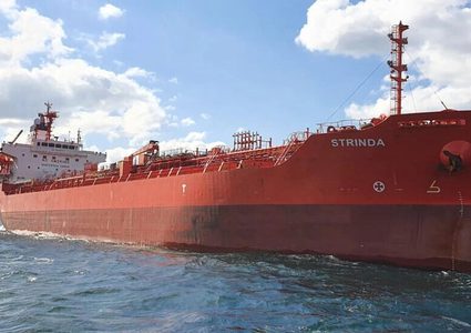 الحوثيون يعلنون استهداف مدمرة بريطانية وسفينتين مرتبطتين بإسرائيل بالبحر الأحمر