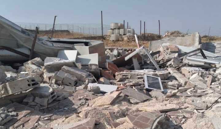قوات الاحتلال تهدم "كرفانا" وبركة زراعية شرق نابلس