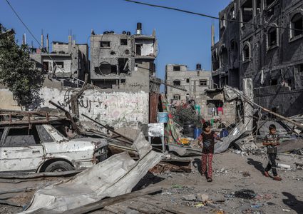 الهلال الأحمر الفلسطيني: إصابة 12 في قصف إسرائيلي استهدف مخيم المغازي وسط غزة