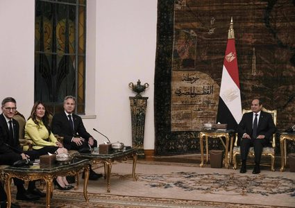 بلينكن من القاهرة يدعو الحكومات العربية للضغط على «حماس» لقبول مقترح الهدنة بغزة