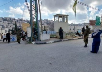 الاحتلال يُصعّد إجراءاته القمعية بحق أهالي البلدة القديمة في الخليل