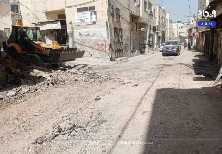 بلدية جنين والاشغال تشرعان بإزالة آثار الدمار التي خلفتها قوات الاحتلال