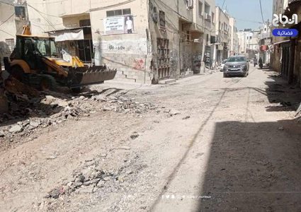بلدية جنين والاشغال تشرعان بإزالة آثار الدمار التي خلفتها قوات الاحتلال