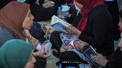 تحفيظ القرآن الكريم في مخيمات النزوح في دير البلح وسط قطاع غزة