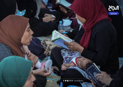 تحفيظ القرآن الكريم في مخيمات النزوح في دير البلح وسط قطاع غزة