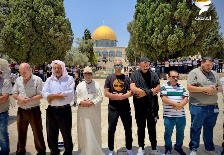 30 ألفا يؤدون صلاة الجمعة في المسجد الأقصى