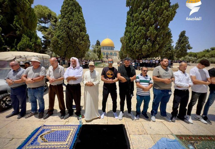 30 ألفا يؤدون صلاة الجمعة في المسجد الأقصى