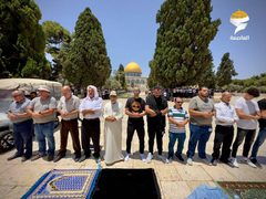 30 ألفا يؤدون صلاة الجمعة في المسجد الأقصى