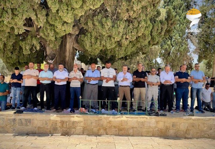 30 ألفا يؤدون صلاة الجمعة في المسجد الأقصى