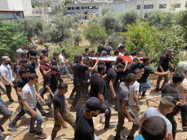 جماهير غفيرة تشيع الشهيد قيس زكارنة في قباطية