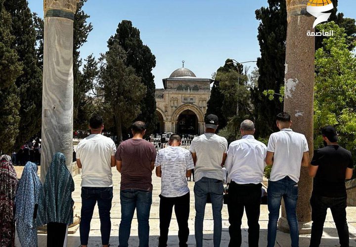 30 ألفا يؤدون صلاة الجمعة في المسجد الأقصى