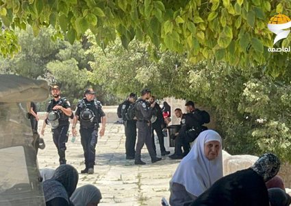 قوات الاحتلال تقتحم المسجد الأقصى المبارك تزامناً مع صلاة الجمعة