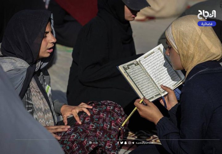 تحفيظ القرآن الكريم في مخيمات النزوح في دير البلح وسط قطاع غزة