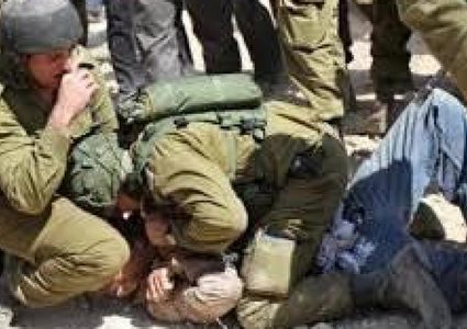 الاحتلال يعتدي بالضرب على شاب من مخيم جنين
