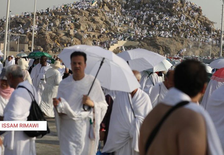 حجاج بيت الله الحرام على صعيد عرفات