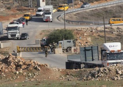 الاحتلال يعرقل تنقل المواطنين غرب وشرق رام الله