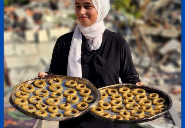 فلسطينيات يصنعن كعك العيد على أنقاض منازلهن المدمرة في خانيونس
