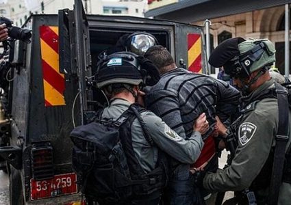 الاحتلال يعتقل شابا من مخيم جنين على حاجز عسكري ويقتحم جلبون