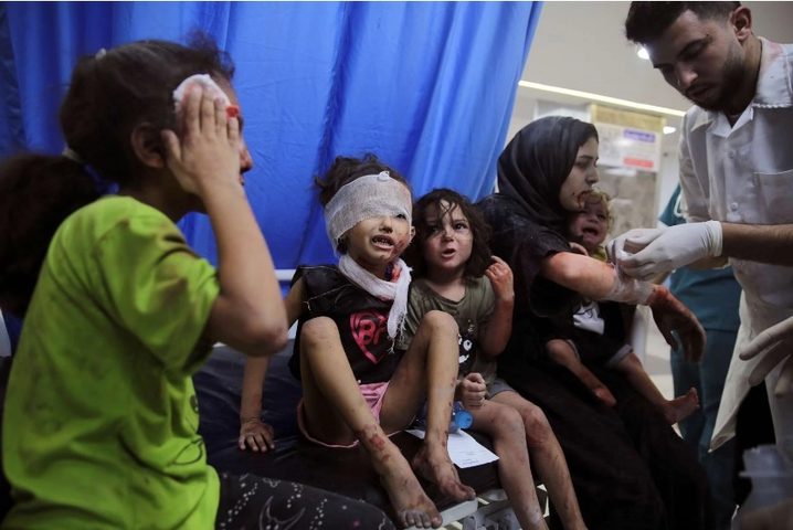 10 آلاف حالة بحاجة لعلاج عاجل خارج غزة وتحذير من "جريمة تجويع"
