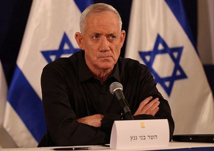 غانتس يطالب نتنياهو بالتصعيد أو إتمام الاتفاق مع لبنان