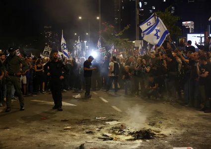 فض مظاهرة إسرائيلية ضد الحكومة ونتنياهو يحذر من حرب أهلية