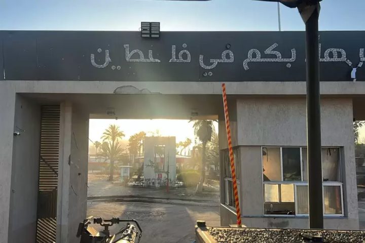 الاحتلال يدمر الجانب الفلسطيني من معبر رفح بالكامل