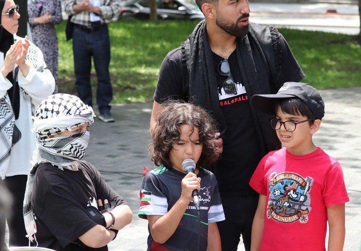 أطفال يشاركون في فعاليات بمونتريال الكندية دعماً لفلسطين