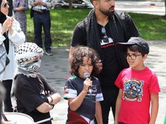 أطفال يشاركون في فعاليات بمونتريال الكندية دعماً لفلسطين