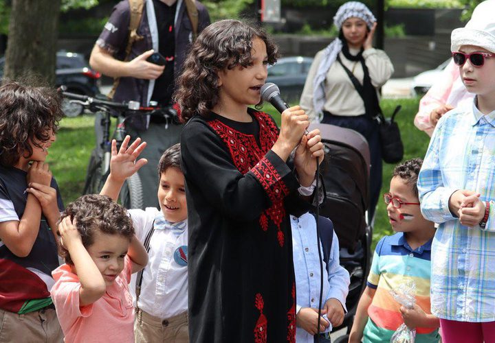 أطفال يشاركون في فعاليات بمونتريال الكندية دعماً لفلسطين