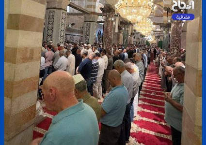 30 ألف مصل يؤدون صلاة الجمعة في الأقصى