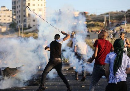 مواجهات مع الاحتلال في عجول شمال رام الله