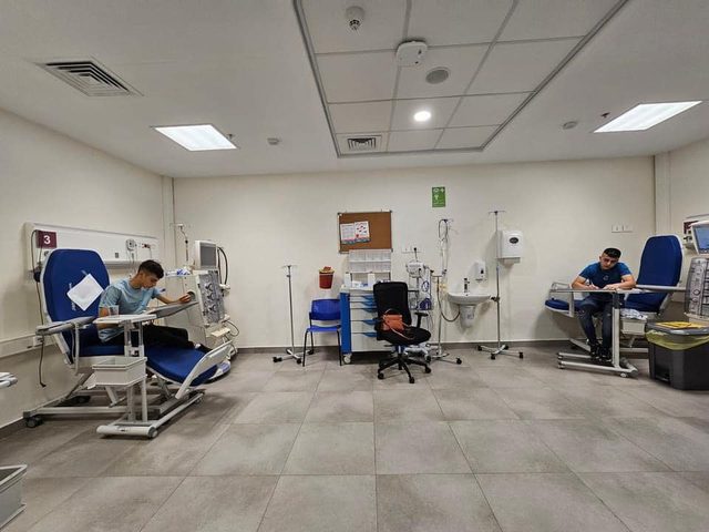 4 طلاب يتقدمون لامتحانات الثانوية العامة داخل مستشفى النجاح وسط تحديات الأوضاع