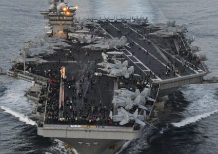 الحوثيون يعلنون استهداف حاملة الطائرات الأميركية "أيزنهاور" في البحر الأحمر