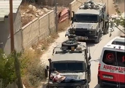 إصابة شابين بالرصاص الحي عند حاجز عسكري جنوب غرب جنين