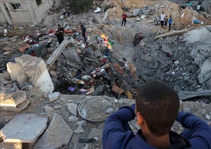 المرصد: الاحتلال يصعّد استهداف المدنيين والبنى التحتية وفرق البلدية في غزة