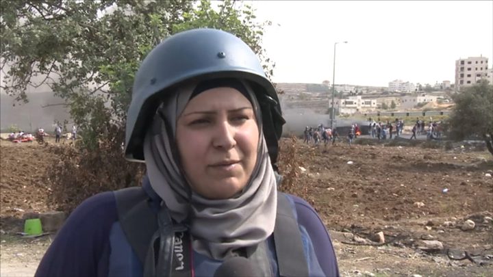 الاحتلال يمدد اعتقال الزميلة رشا حرز الله للمرة الثالثة على التوالي