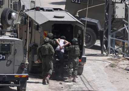 "محدث" إصابات بالاختناق واعتقال شاب إثر اقتحام جيش الاحتلال بلدة عناتا