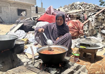 بالصور| العائدون إلى خان يونس المدمرة يكابدون قسوة الخيام والركام