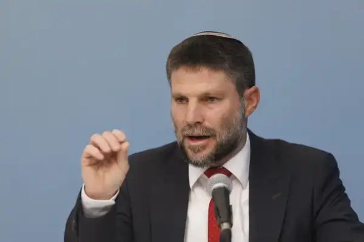 سموتريتش يهدد بضم الضفة إلى إسرائيل
