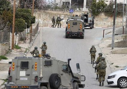 إصابات واعتقال 13 مواطنا من مخيم بلاطة