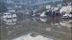 جراء استهداف الاحتلال للبنية التحتية .. المياه العادمة تهدد حياة النازحين في غزة